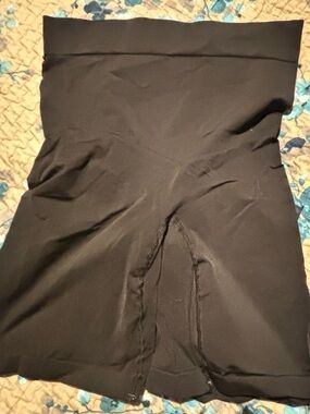 Source Unknown Black Women’s High-Waist Compression Shorts